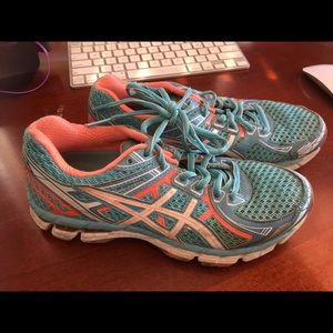 Asics GT-2000 running shoes woman's size 6
